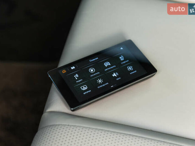 Бежевый Бентли Бентайга, объемом двигателя 4 л и пробегом 33 тыс. км за 215000 $, фото 39 на Automoto.ua