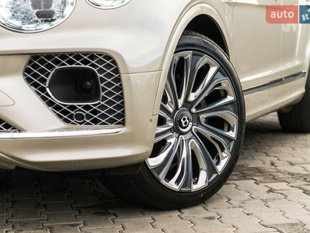 Бежевый Бентли Бентайга, объемом двигателя 4 л и пробегом 33 тыс. км за 215000 $, фото 1 на Automoto.ua