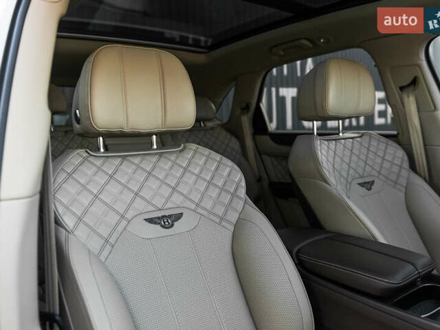 Бежевый Бентли Бентайга, объемом двигателя 4 л и пробегом 33 тыс. км за 215000 $, фото 43 на Automoto.ua
