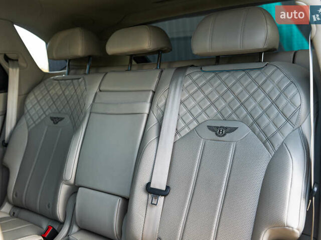 Бежевый Бентли Бентайга, объемом двигателя 4 л и пробегом 33 тыс. км за 215000 $, фото 38 на Automoto.ua