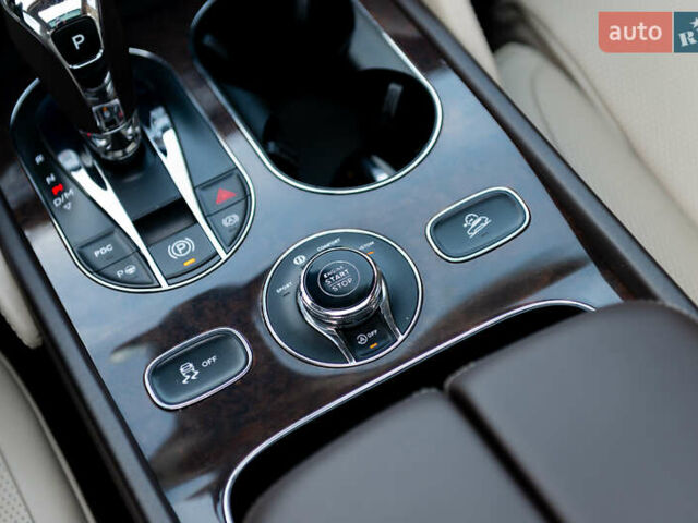 Бежевый Бентли Бентайга, объемом двигателя 4 л и пробегом 33 тыс. км за 215000 $, фото 30 на Automoto.ua