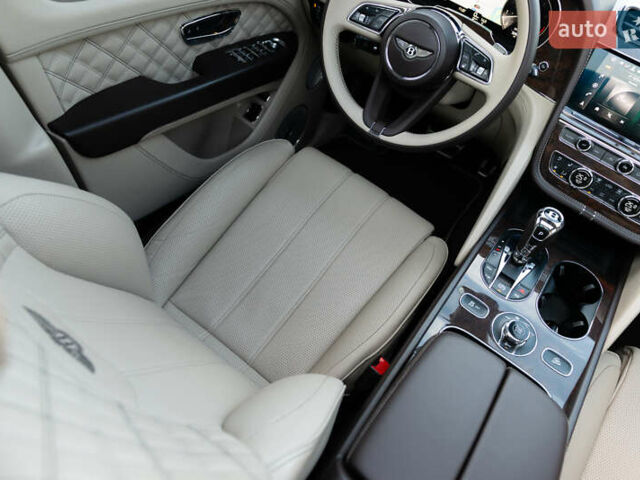 Бежевый Бентли Бентайга, объемом двигателя 4 л и пробегом 33 тыс. км за 215000 $, фото 45 на Automoto.ua