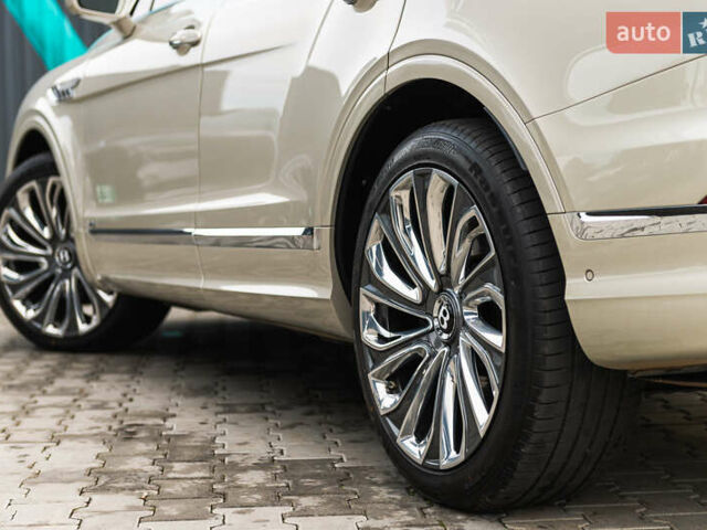 Бежевый Бентли Бентайга, объемом двигателя 4 л и пробегом 33 тыс. км за 215000 $, фото 7 на Automoto.ua