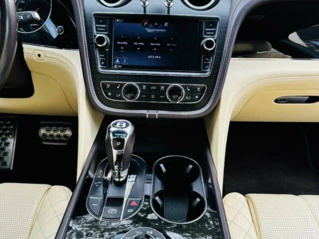 Черный Бентли Бентайга, объемом двигателя 6 л и пробегом 160 тыс. км за 87999 $, фото 12 на Automoto.ua