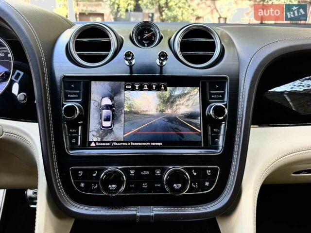 Черный Бентли Бентайга, объемом двигателя 6 л и пробегом 160 тыс. км за 87999 $, фото 16 на Automoto.ua