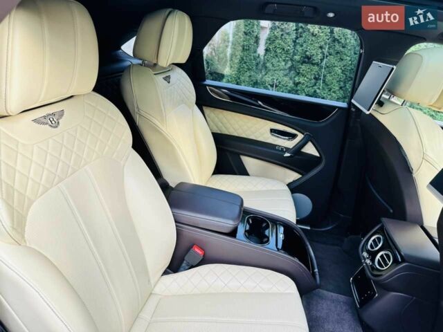 Черный Бентли Бентайга, объемом двигателя 6 л и пробегом 160 тыс. км за 87999 $, фото 9 на Automoto.ua