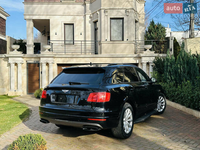 Черный Бентли Бентайга, объемом двигателя 5.95 л и пробегом 160 тыс. км за 89000 $, фото 6 на Automoto.ua
