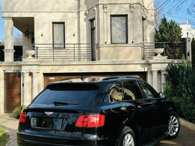 Черный Бентли Бентайга, объемом двигателя 6 л и пробегом 160 тыс. км за 87999 $, фото 1 на Automoto.ua