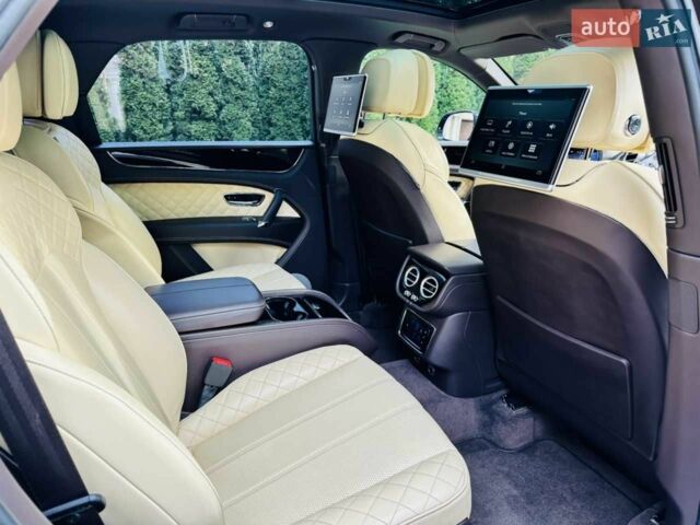 Черный Бентли Бентайга, объемом двигателя 6 л и пробегом 160 тыс. км за 87999 $, фото 13 на Automoto.ua