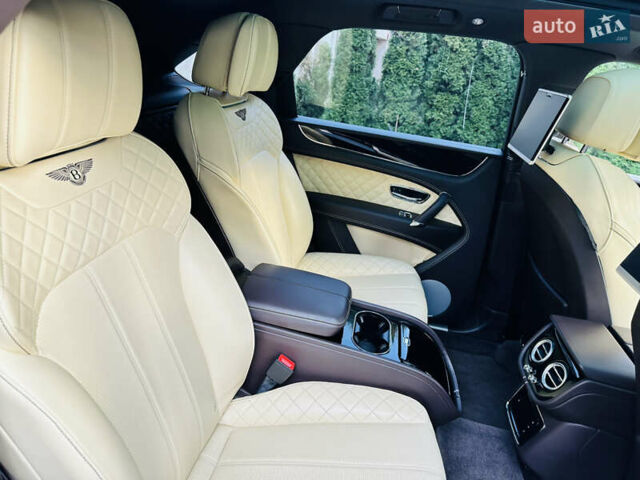 Черный Бентли Бентайга, объемом двигателя 5.95 л и пробегом 160 тыс. км за 89000 $, фото 27 на Automoto.ua