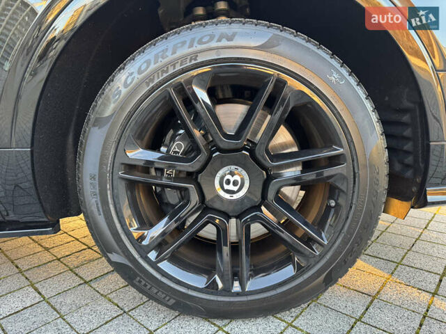 Черный Бентли Бентайга, объемом двигателя 5.95 л и пробегом 15 тыс. км за 220000 $, фото 8 на Automoto.ua