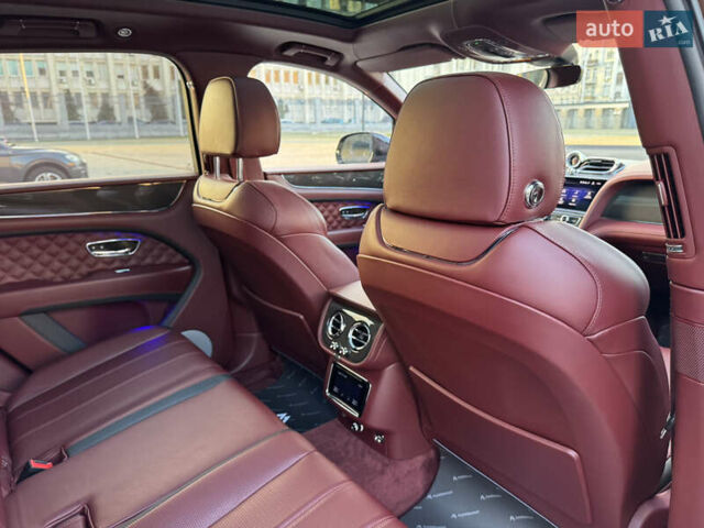 Черный Бентли Бентайга, объемом двигателя 5.95 л и пробегом 15 тыс. км за 220000 $, фото 49 на Automoto.ua