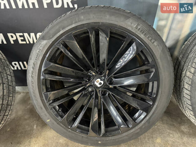 Черный Бентли Бентайга, объемом двигателя 5.95 л и пробегом 15 тыс. км за 220000 $, фото 54 на Automoto.ua