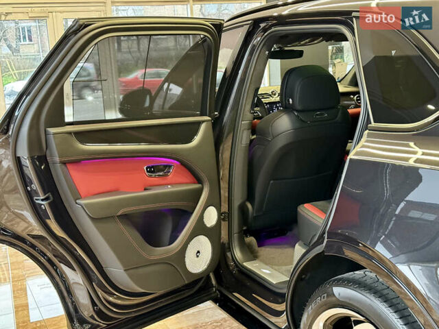 Чорний Бентлі Бентайга, об'ємом двигуна 4 л та пробігом 6 тис. км за 250000 $, фото 52 на Automoto.ua