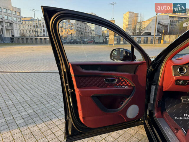 Черный Бентли Бентайга, объемом двигателя 5.95 л и пробегом 15 тыс. км за 220000 $, фото 16 на Automoto.ua