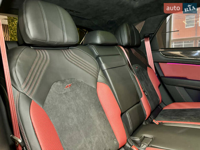 Чорний Бентлі Бентайга, об'ємом двигуна 4 л та пробігом 6 тис. км за 250000 $, фото 67 на Automoto.ua