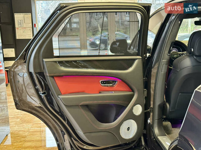 Чорний Бентлі Бентайга, об'ємом двигуна 4 л та пробігом 6 тис. км за 250000 $, фото 53 на Automoto.ua