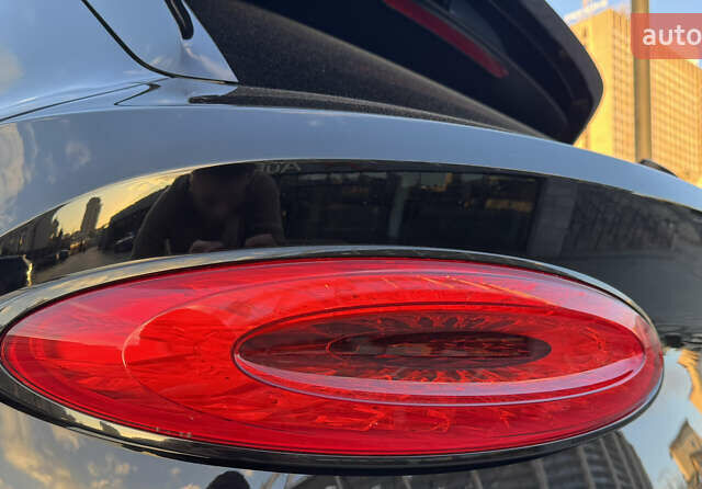 Черный Бентли Бентайга, объемом двигателя 5.95 л и пробегом 15 тыс. км за 220000 $, фото 12 на Automoto.ua