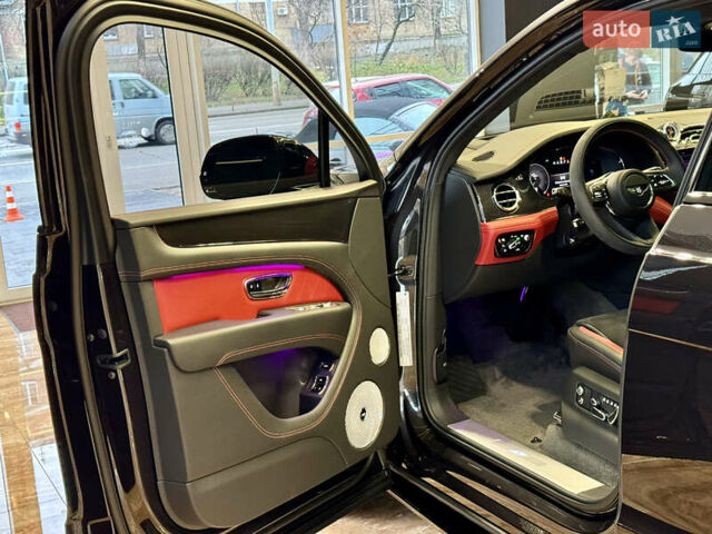 Чорний Бентлі Бентайга, об'ємом двигуна 4 л та пробігом 6 тис. км за 250000 $, фото 24 на Automoto.ua