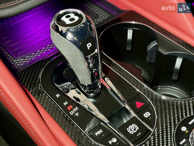 Чорний Бентлі Бентайга, об'ємом двигуна 4 л та пробігом 6 тис. км за 250000 $, фото 45 на Automoto.ua