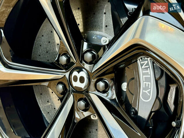 Чорний Бентлі Бентайга, об'ємом двигуна 4 л та пробігом 6 тис. км за 250000 $, фото 9 на Automoto.ua