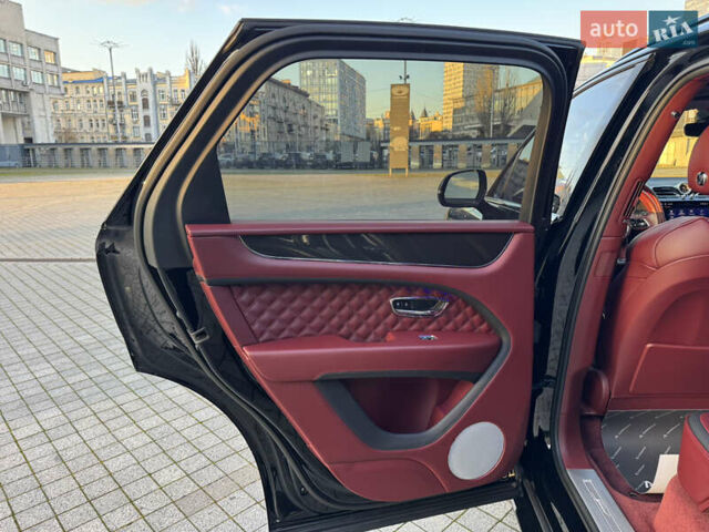 Черный Бентли Бентайга, объемом двигателя 5.95 л и пробегом 15 тыс. км за 220000 $, фото 32 на Automoto.ua