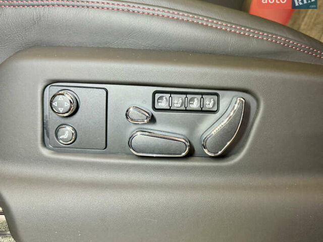 Чорний Бентлі Бентайга, об'ємом двигуна 4 л та пробігом 6 тис. км за 250000 $, фото 49 на Automoto.ua