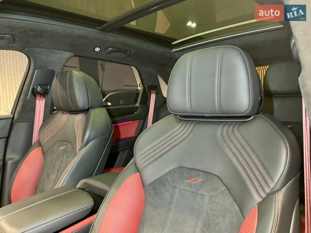 Чорний Бентлі Бентайга, об'ємом двигуна 4 л та пробігом 6 тис. км за 250000 $, фото 46 на Automoto.ua