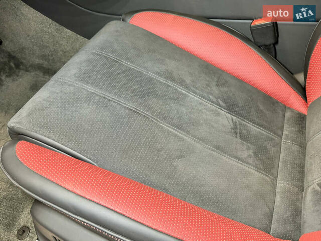 Чорний Бентлі Бентайга, об'ємом двигуна 4 л та пробігом 6 тис. км за 250000 $, фото 48 на Automoto.ua