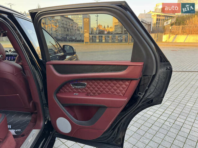 Черный Бентли Бентайга, объемом двигателя 5.95 л и пробегом 15 тыс. км за 220000 $, фото 48 на Automoto.ua