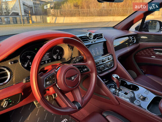 Черный Бентли Бентайга, объемом двигателя 5.95 л и пробегом 15 тыс. км за 220000 $, фото 20 на Automoto.ua