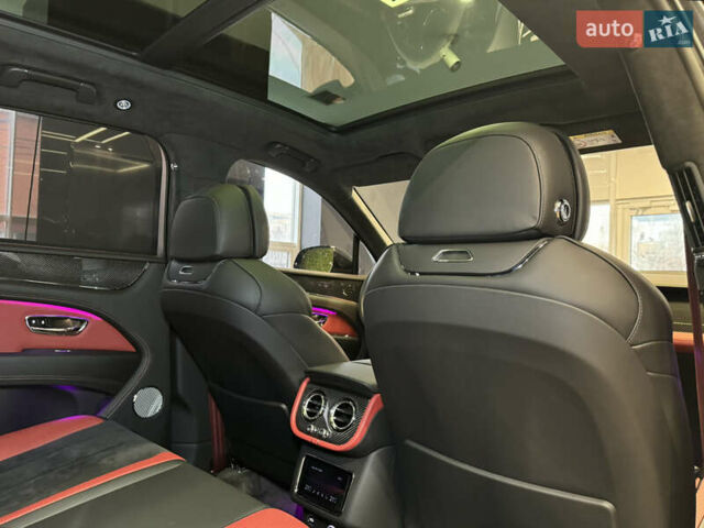 Чорний Бентлі Бентайга, об'ємом двигуна 4 л та пробігом 6 тис. км за 250000 $, фото 66 на Automoto.ua