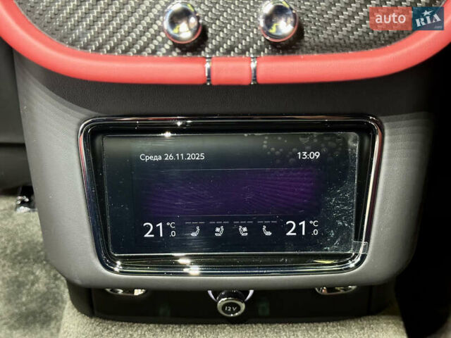 Чорний Бентлі Бентайга, об'ємом двигуна 4 л та пробігом 6 тис. км за 250000 $, фото 56 на Automoto.ua