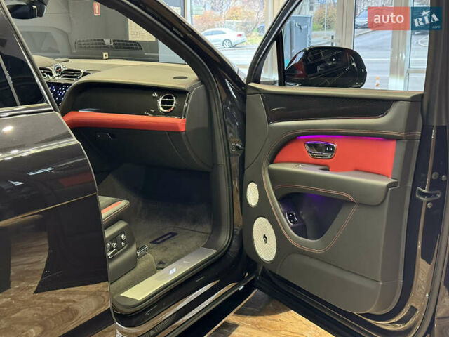 Чорний Бентлі Бентайга, об'ємом двигуна 4 л та пробігом 6 тис. км за 250000 $, фото 69 на Automoto.ua