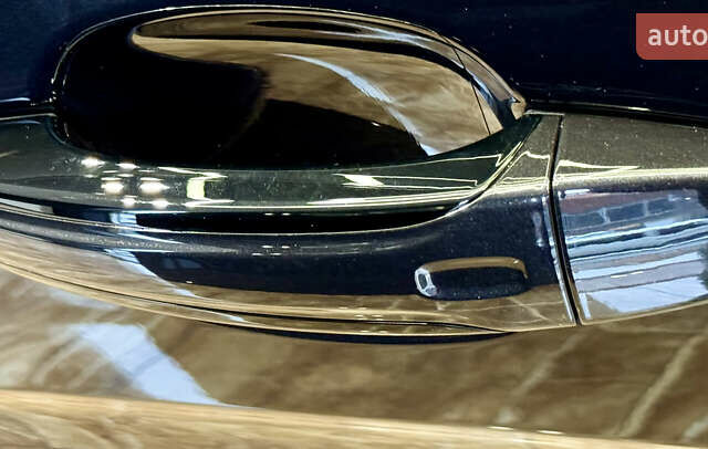 Чорний Бентлі Бентайга, об'ємом двигуна 4 л та пробігом 6 тис. км за 250000 $, фото 11 на Automoto.ua