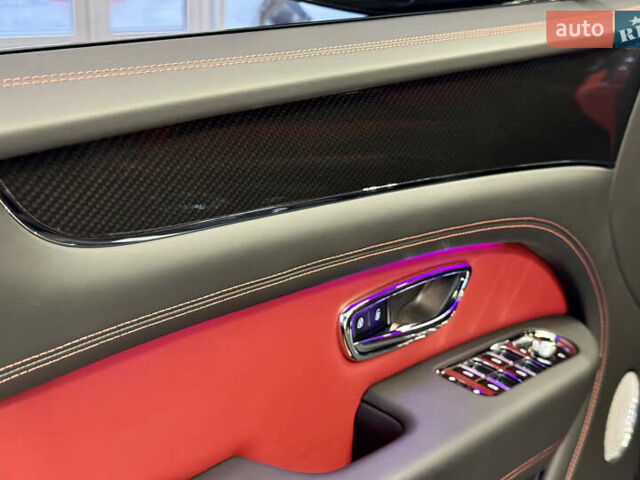 Чорний Бентлі Бентайга, об'ємом двигуна 4 л та пробігом 6 тис. км за 250000 $, фото 26 на Automoto.ua