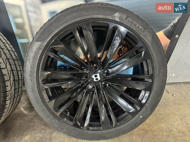 Черный Бентли Бентайга, объемом двигателя 5.95 л и пробегом 15 тыс. км за 220000 $, фото 53 на Automoto.ua