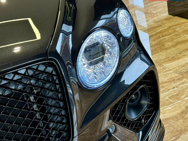 Чорний Бентлі Бентайга, об'ємом двигуна 4 л та пробігом 6 тис. км за 250000 $, фото 4 на Automoto.ua