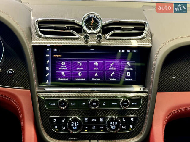 Чорний Бентлі Бентайга, об'ємом двигуна 4 л та пробігом 6 тис. км за 250000 $, фото 42 на Automoto.ua