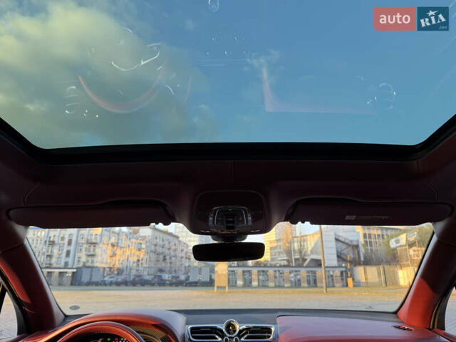 Черный Бентли Бентайга, объемом двигателя 5.95 л и пробегом 15 тыс. км за 220000 $, фото 31 на Automoto.ua