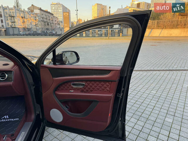 Черный Бентли Бентайга, объемом двигателя 5.95 л и пробегом 15 тыс. км за 220000 $, фото 44 на Automoto.ua