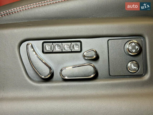 Чорний Бентлі Бентайга, об'ємом двигуна 4 л та пробігом 6 тис. км за 250000 $, фото 75 на Automoto.ua