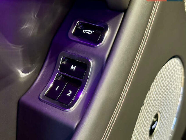 Чорний Бентлі Бентайга, об'ємом двигуна 4 л та пробігом 6 тис. км за 250000 $, фото 28 на Automoto.ua