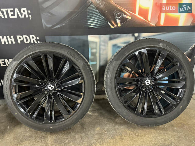 Черный Бентли Бентайга, объемом двигателя 5.95 л и пробегом 15 тыс. км за 220000 $, фото 52 на Automoto.ua