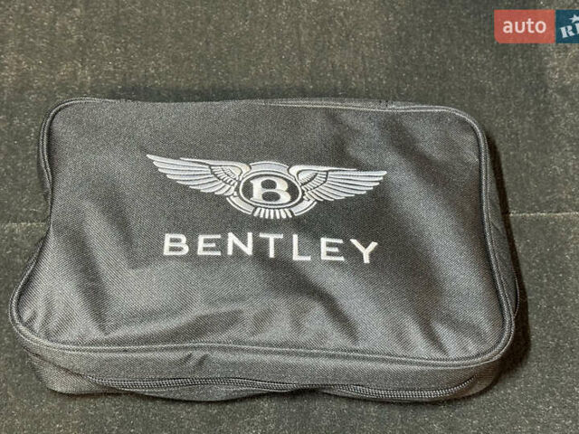 Чорний Бентлі Бентайга, об'ємом двигуна 4 л та пробігом 6 тис. км за 250000 $, фото 61 на Automoto.ua