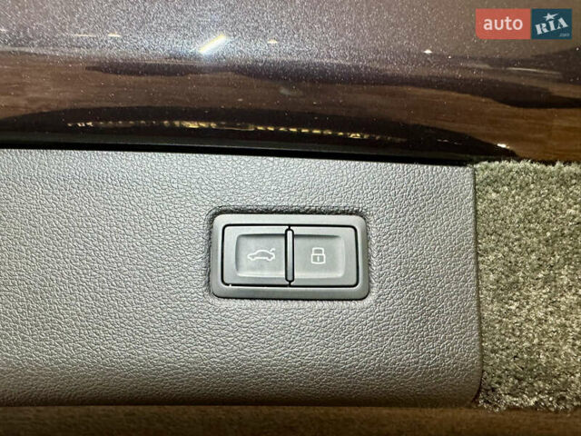 Чорний Бентлі Бентайга, об'ємом двигуна 4 л та пробігом 6 тис. км за 250000 $, фото 63 на Automoto.ua