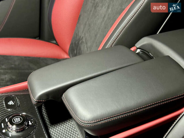 Чорний Бентлі Бентайга, об'ємом двигуна 4 л та пробігом 6 тис. км за 250000 $, фото 47 на Automoto.ua