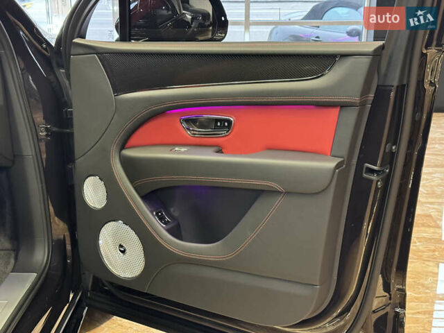 Чорний Бентлі Бентайга, об'ємом двигуна 4 л та пробігом 6 тис. км за 250000 $, фото 70 на Automoto.ua