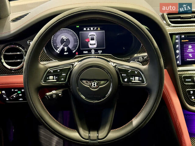 Чорний Бентлі Бентайга, об'ємом двигуна 4 л та пробігом 6 тис. км за 250000 $, фото 36 на Automoto.ua