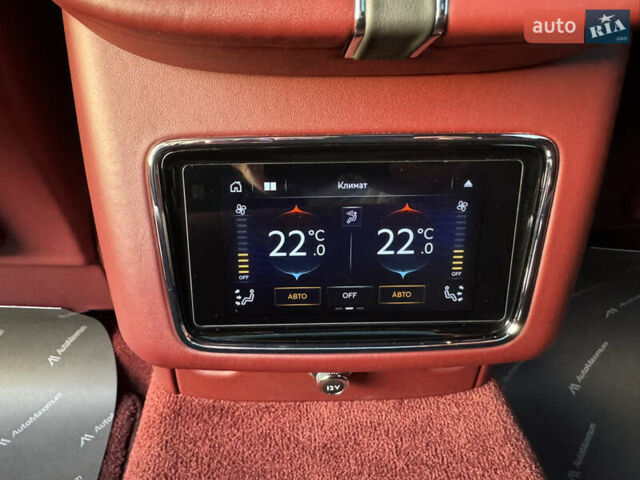 Черный Бентли Бентайга, объемом двигателя 5.95 л и пробегом 15 тыс. км за 220000 $, фото 40 на Automoto.ua